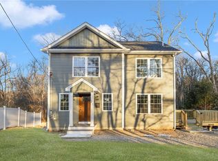 21 Echo Rd, Glocester, RI 02814