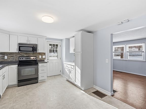 3rd image of 120 B Barretts Hill Road