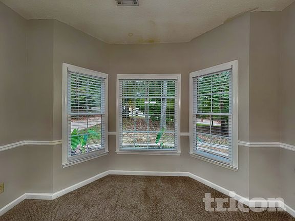 4th image of 190 Longwood Dr