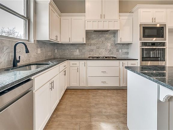 5th image of 10412 NE 144th St