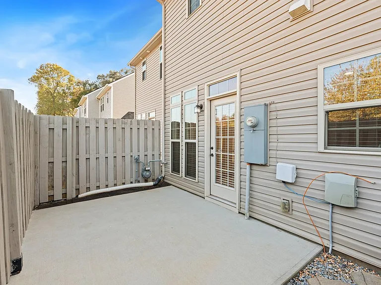 453 Christiane Way — Photo 23