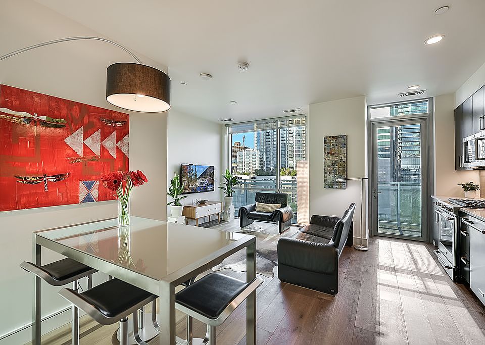 1st image of 222 West Ave #1105