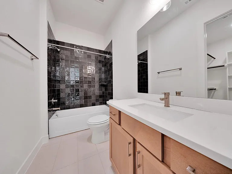 1135 Lake Pointe Pkwy — Photo 34