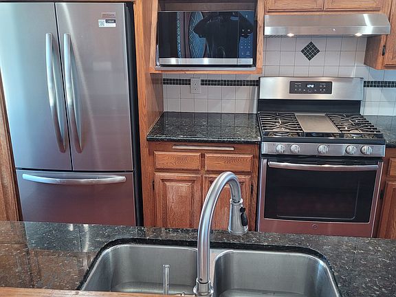 4th image of 21339 Conradi Ave