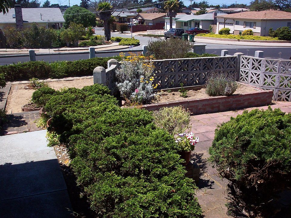 view of front yard from front porch