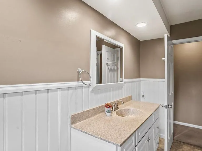 143 N Duke St — Photo 14