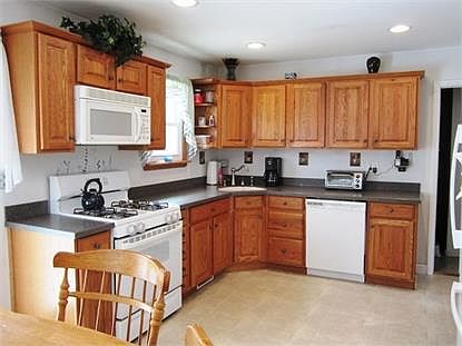 4th image of 8 Trenton Pl