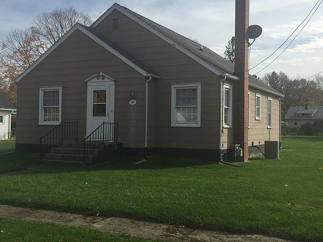 1st image of 425 Brewster St