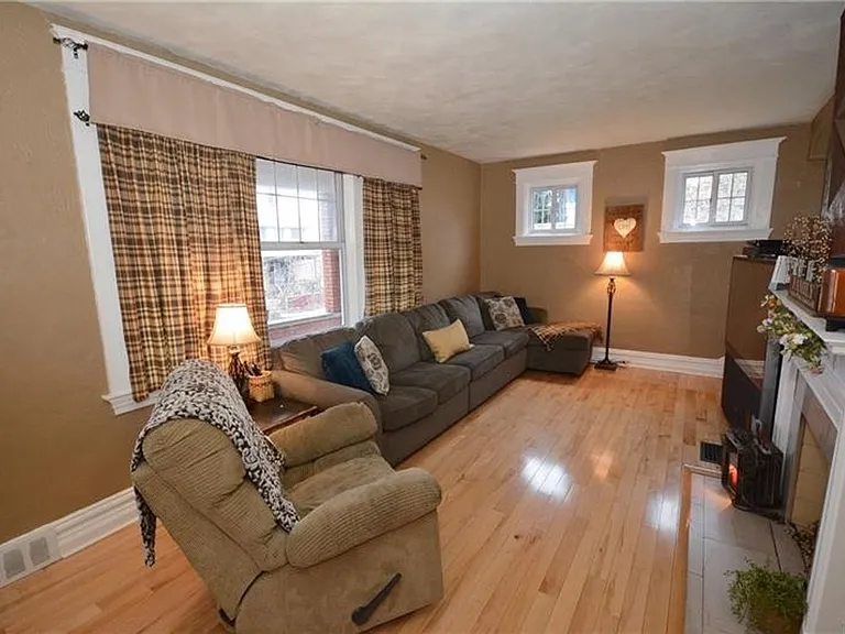 2112 Saranac Ave — Photo 6