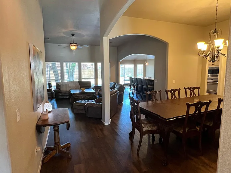 1805 E Jacksonville St — Photo 3