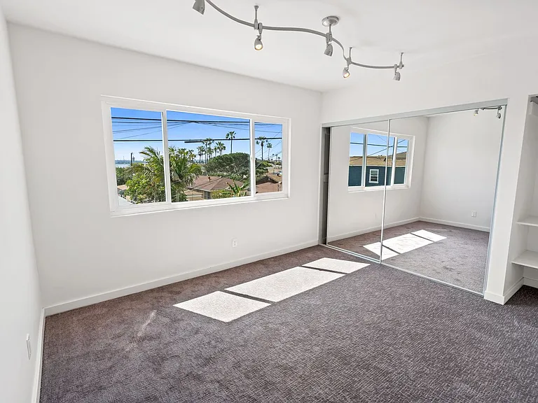 2121 Thomas Avenue — Photo 8