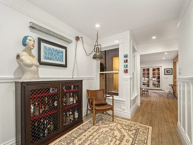 224 Lexington St — Photo 11