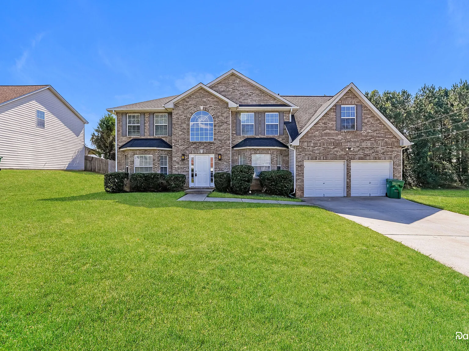 5 bed, 3.0 bath, 2872 sqft, $2,690 — Photo 1