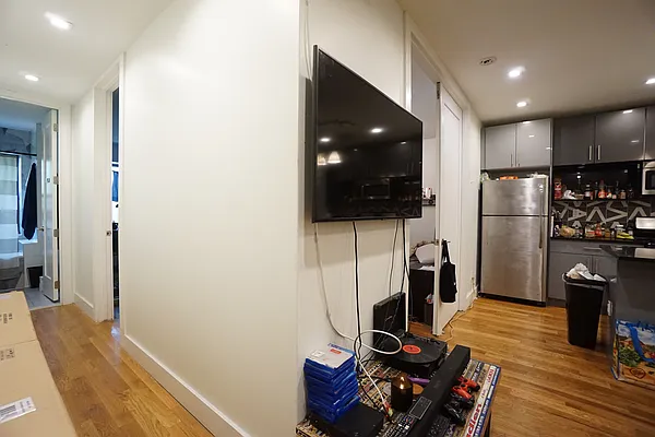 Rented by Rennit Inc. | media 30