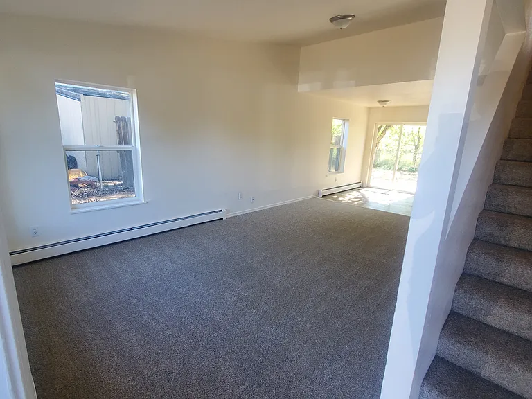 632 1/2 Colony Rd — Photo 3