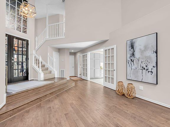 5th image of 22 Cedar Chase Pl