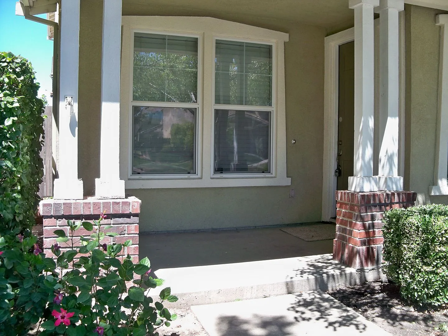 Gorgeous Two Story In East Modesto — Photo 2