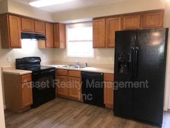 4th image of 906 Firefly Way