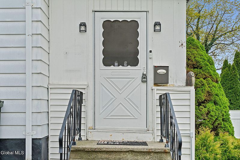 3rd image of 1524 Avenue A