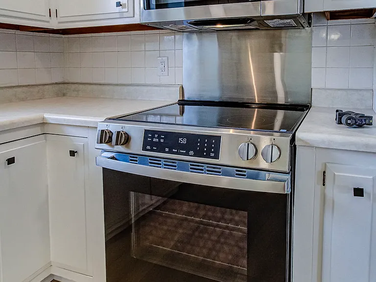 9521 Mobile Dr — Photo 6
