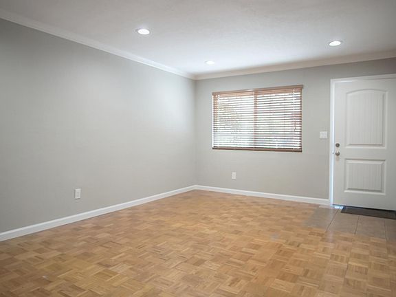 4th image of 441 Serenade Way