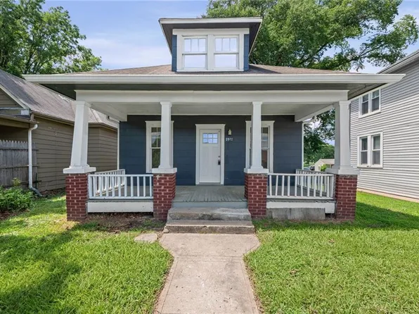 1107 N 13th St, Leavenworth, KS 66048