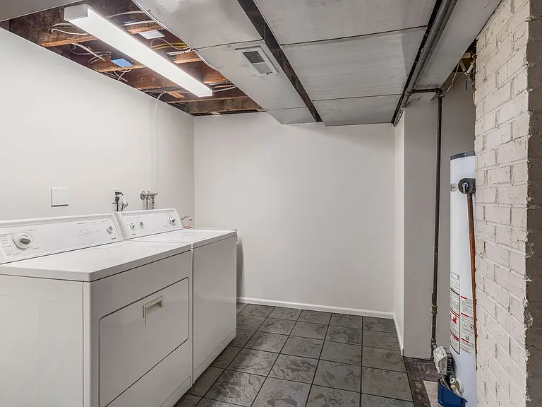 408 W 25th Ave — Photo 32