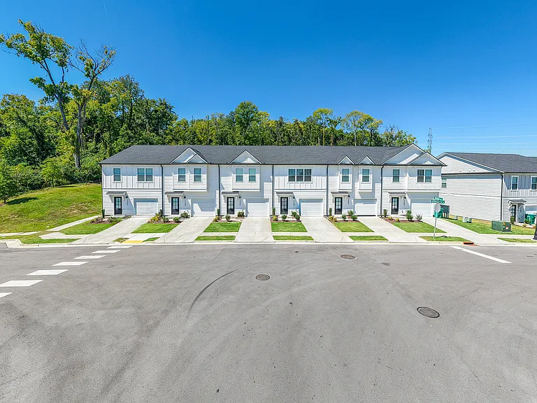 Residences At Hardin Valley — Photo 9