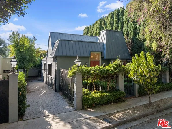 9044 Elevado St, West Hollywood, CA 90069