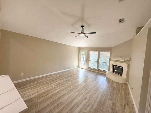 4th image of 4040 Staghorn Cir N