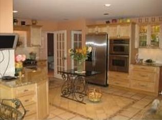 4133 Strathdale Ln, West Bloomfield, MI 48323