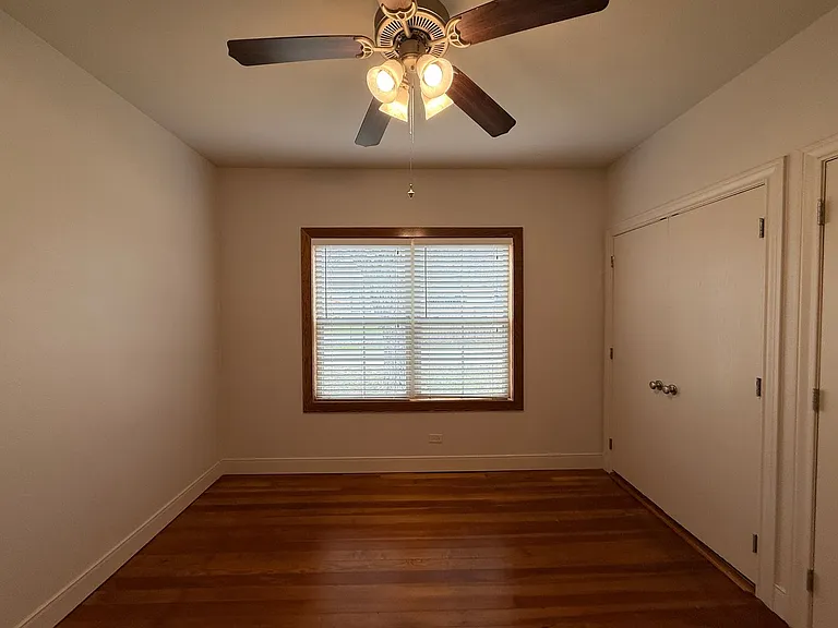 257 E Garza St — Photo 11