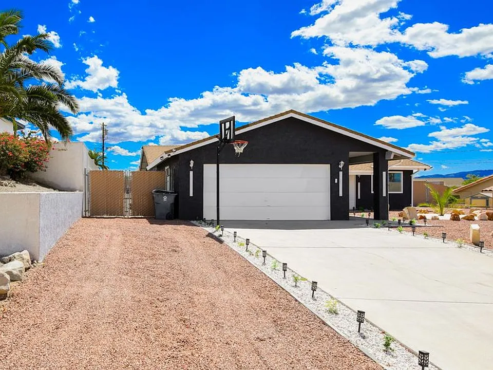3260 Silversmith Dr