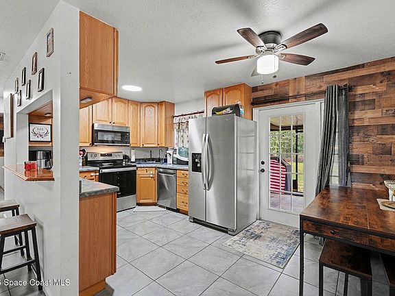 3rd image of 1775 Hallum Ave