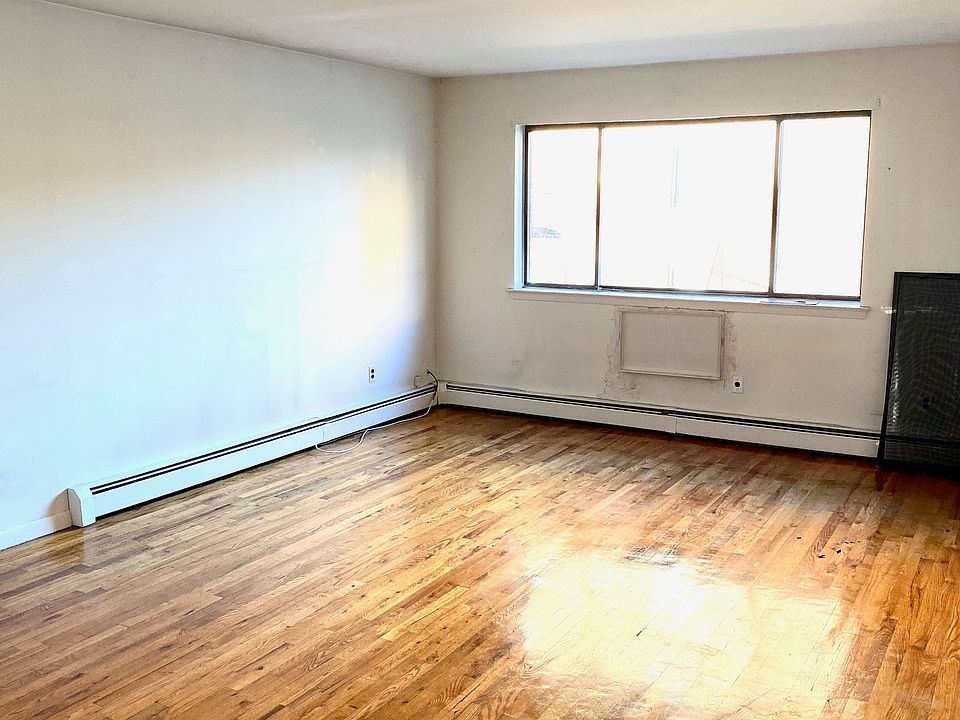 2nd image of 2509 34th Ave APT 2R