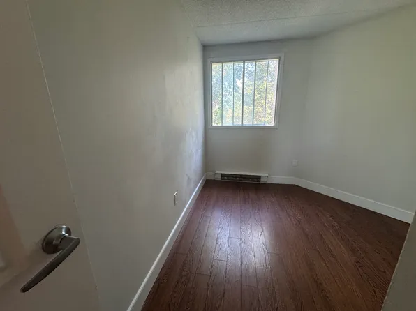56 Donald St #202, Barrie, ON L4N 1E3