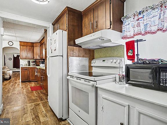 5th image of 523 E Walnut St