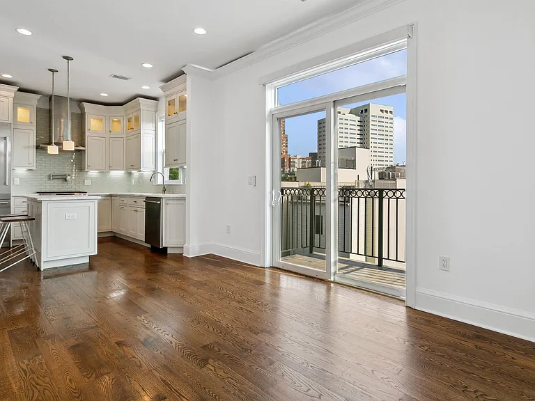 231 1st St #4G — Photo 11