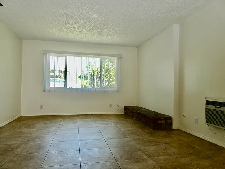 966 W Pine St #A — Photo 8