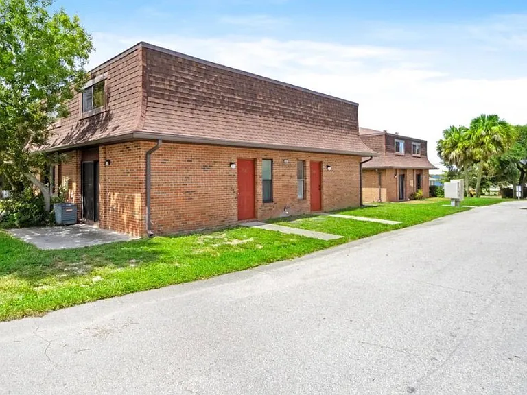 4618 Overlook Dr NE — Photo 2