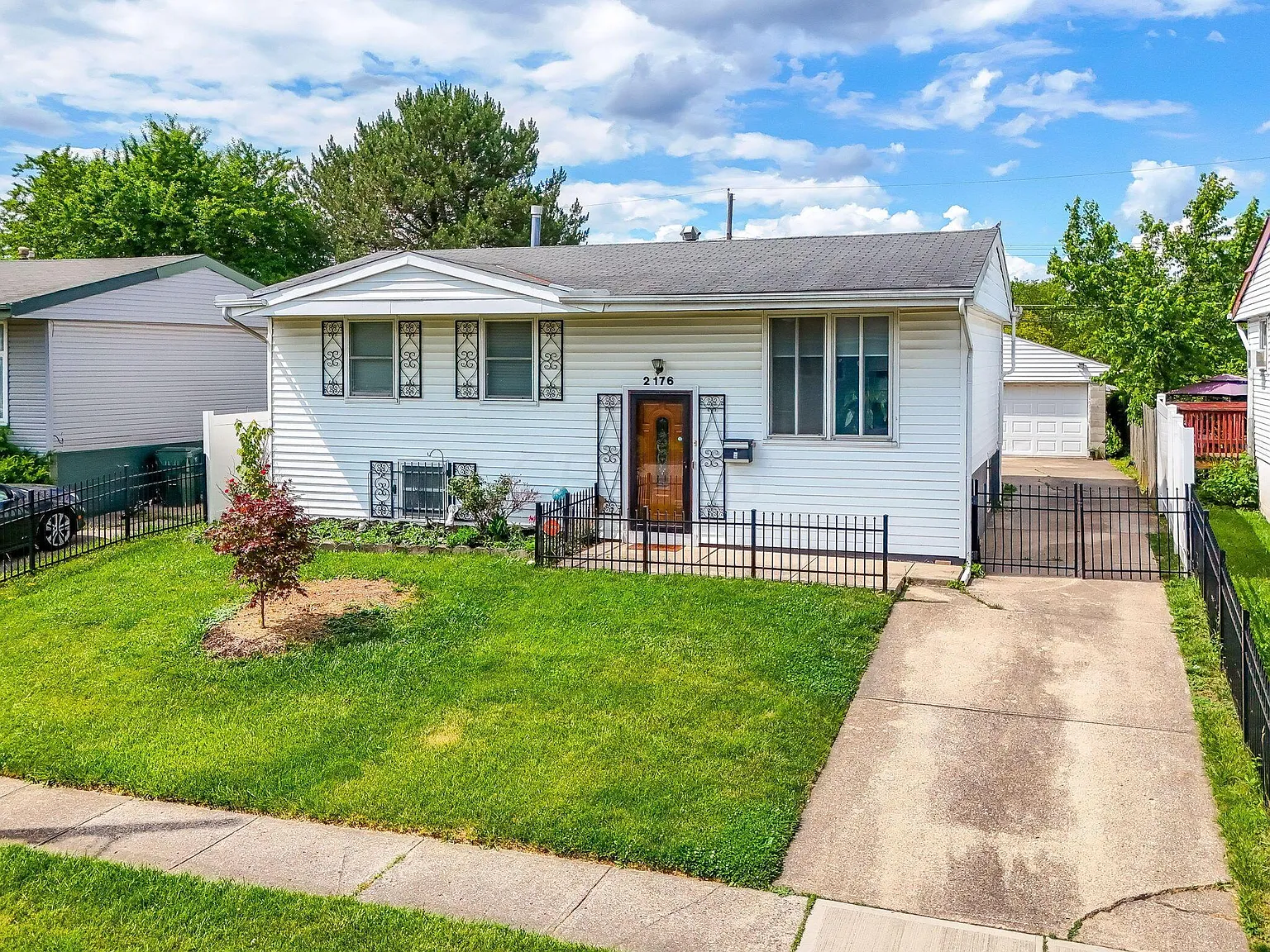 2176 Lisa Dr photo 1
