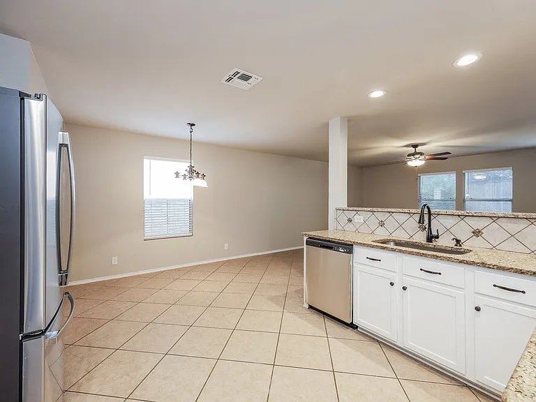 12814 Capri — Photo 7