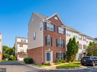 114 Meadows Ln, Alexandria, VA 22304