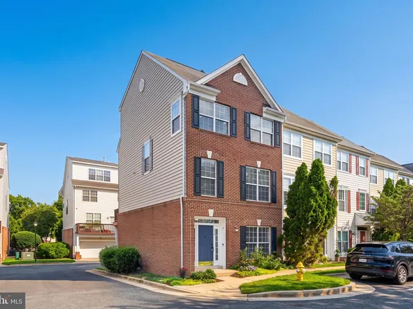 114 Meadows Ln, Alexandria, VA 22304