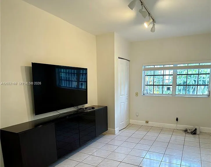 7700 SW 52nd Ct — Photo 7