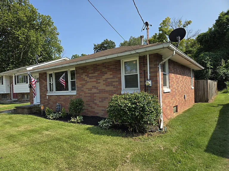 3431 Fullerton Ave — Photo 2