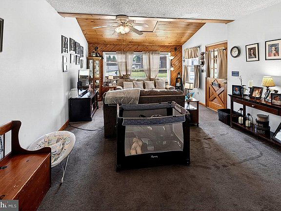 5th image of 402-404 Washington St