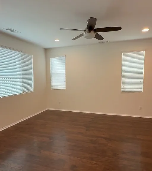 506 Moonlight Dr — Photo 4
