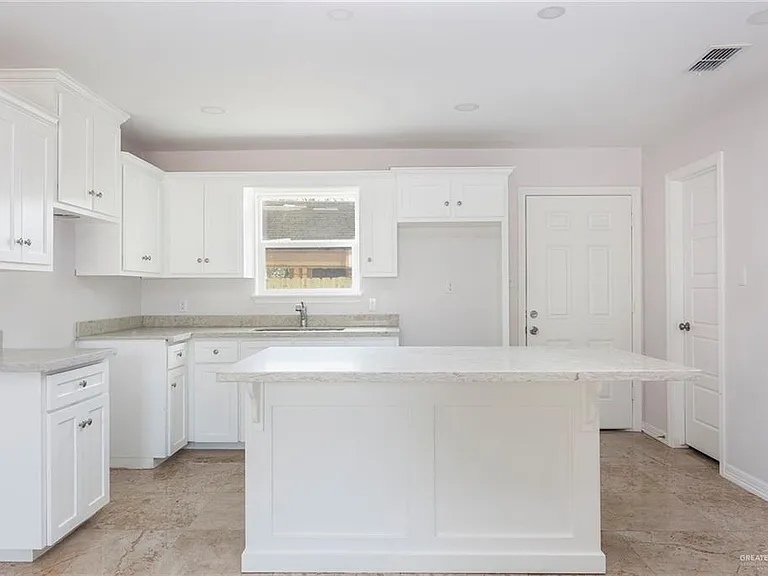 624 N Texas Ave — Photo 3