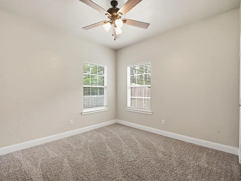 4404 Harris St — Photo 14